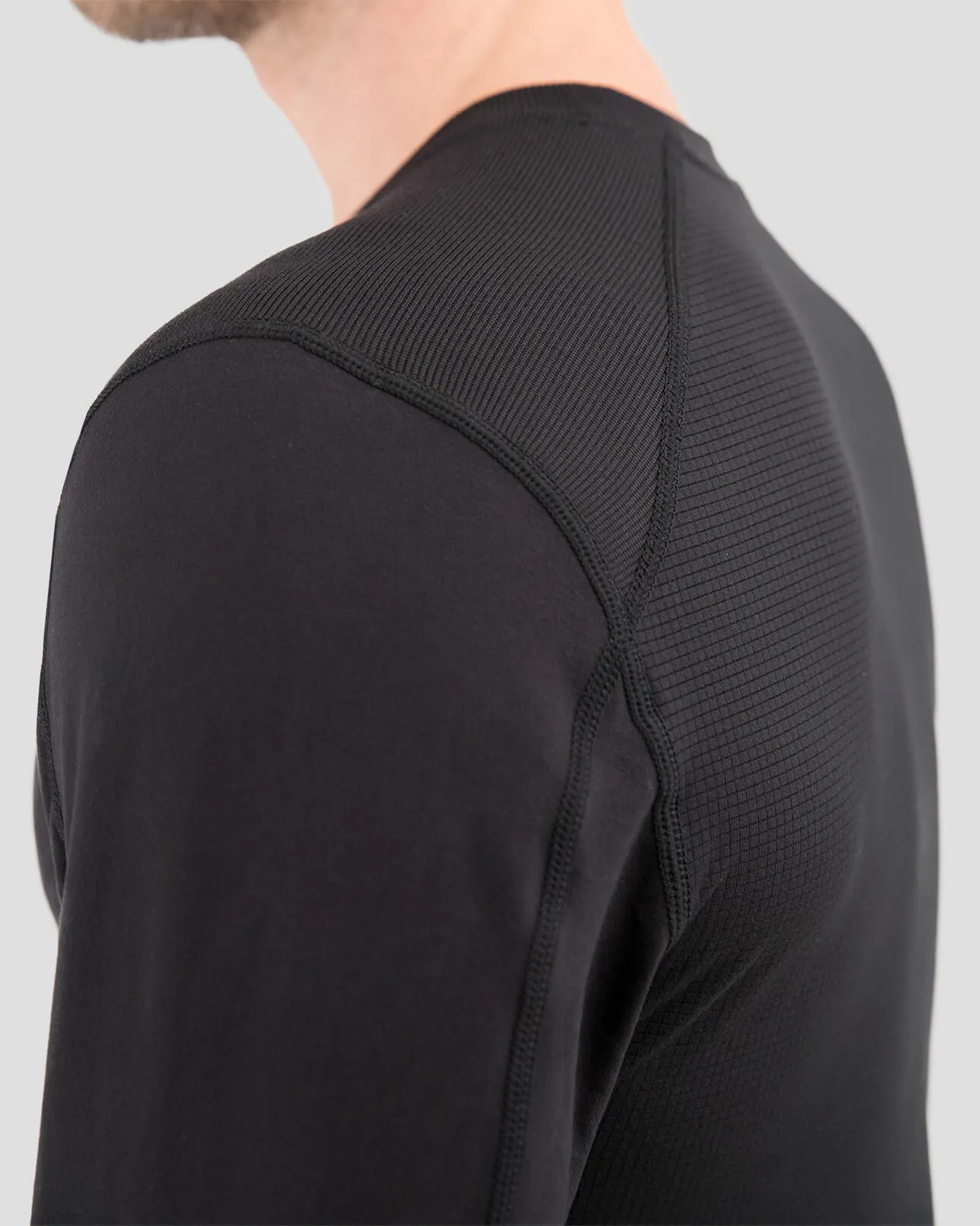 2.0 Men's Thermolator® Midweight Performance Baselayer Crew Top